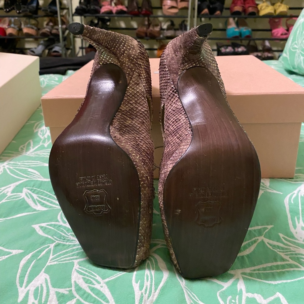 Gently Used Stuart Weitzman Heels - image 4